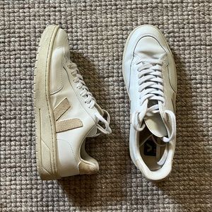 Veja V-12 sneakers
